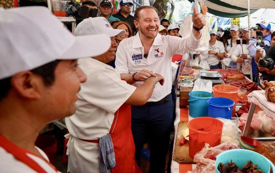 Santiago Taboada ofrece remodelar mercados de la CDMX 