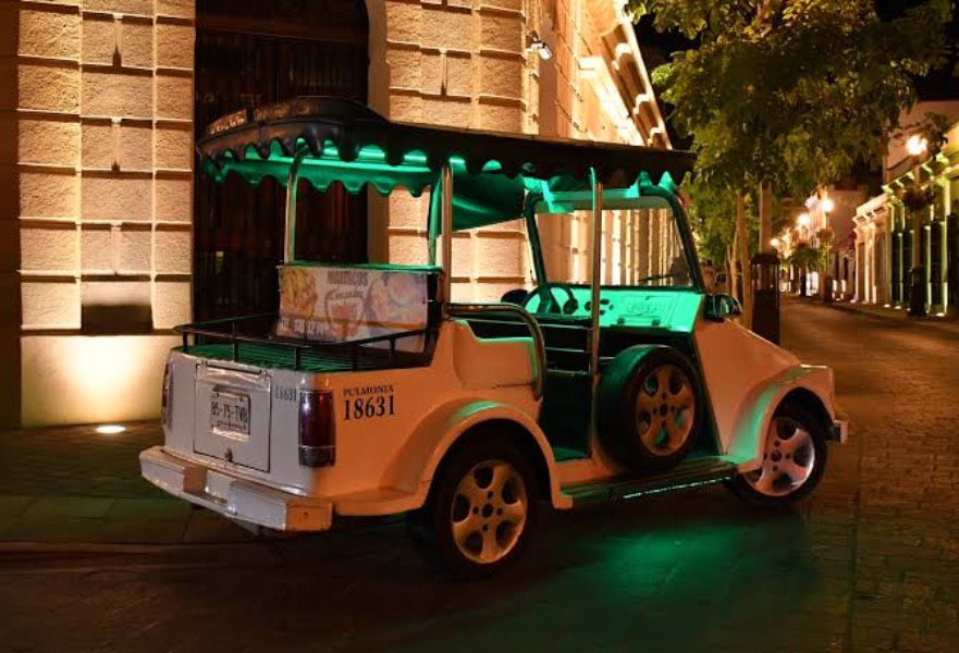 Icónico turístico en Mazatlán, las pulmonías.  Foto: especial 