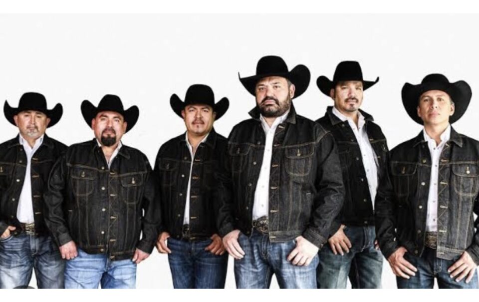 Intocable celebra 30 años de trayectoria en la Plaza México