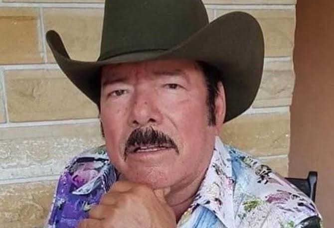 lalo mora defiende ante prófugos del asilo