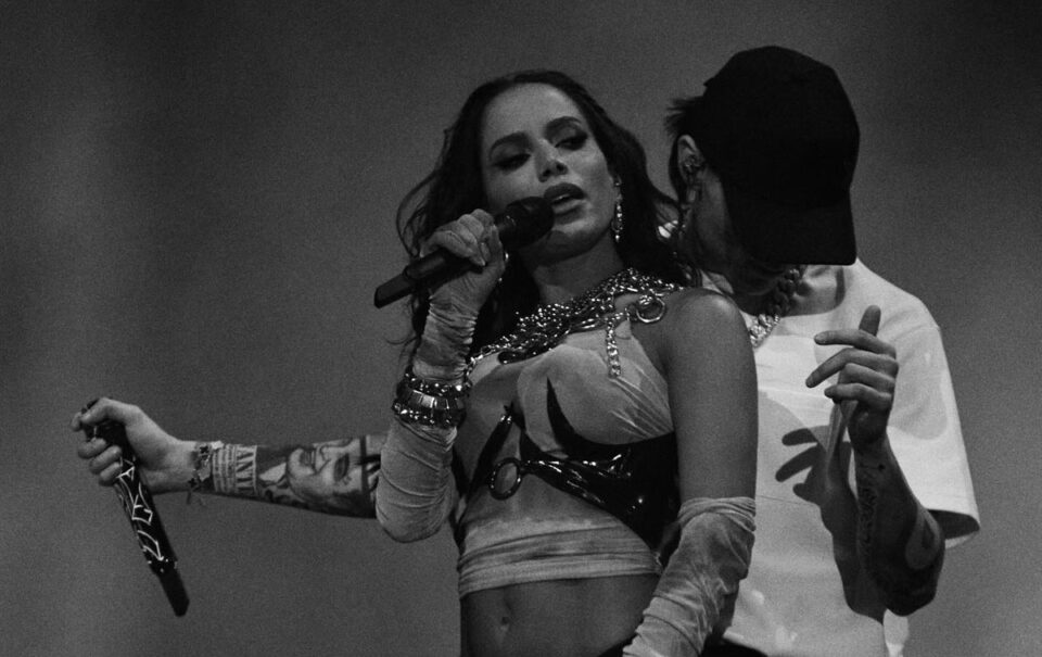 ¿Peso Pluma duerme con Anitta? Foto lo revela todo