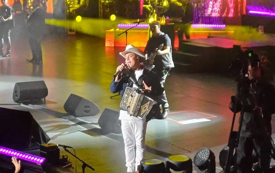 Remmy Valenzuela inicia gira de XV años en el Auditorio