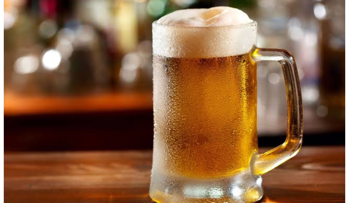 Una cerveza bien fría es buena para aliviar la cruda, solo por nivelar tu deshidratación, te revive al momento. Foto: especial