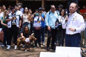 Santiago Taboada firmó compromiso animalista