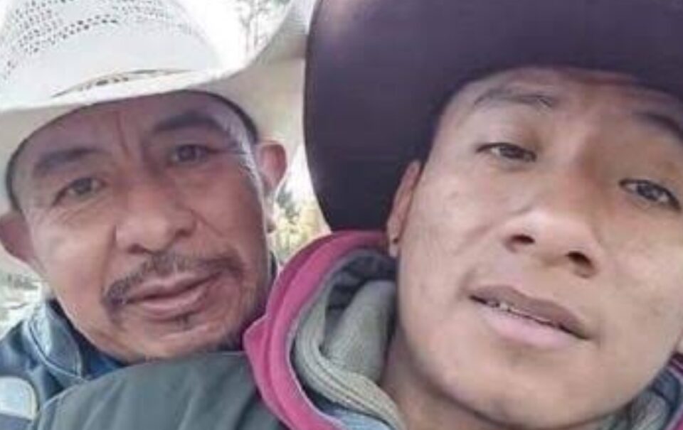 Albañil se casó con su chalán y causa sensación en redes