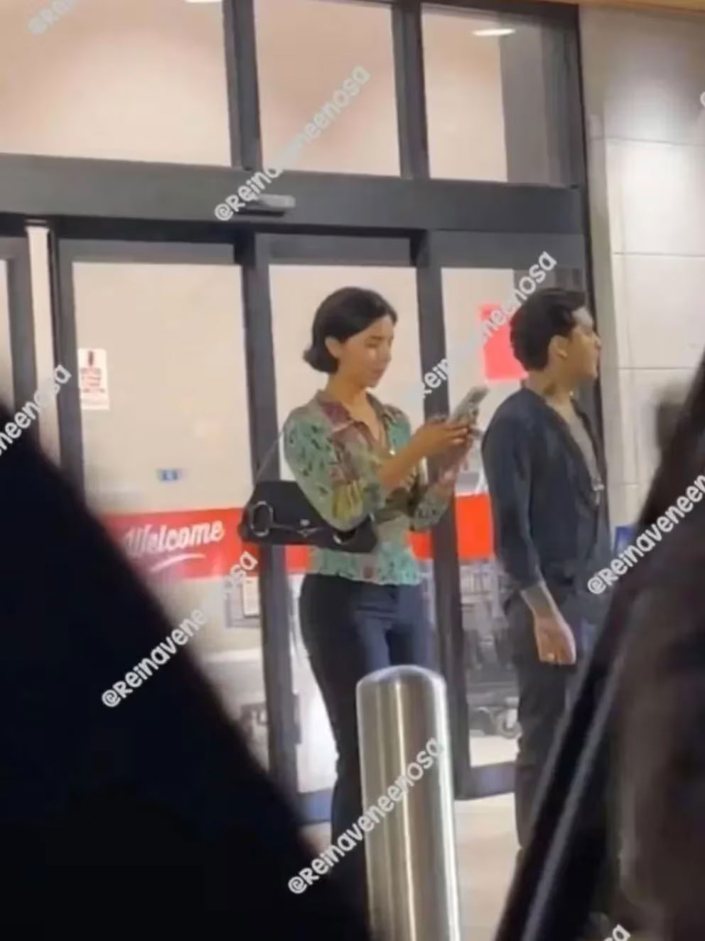 Los captaron fuera del hotel en el que se hospedaron para el show en Monterrey. Foto: Reina Venenosa