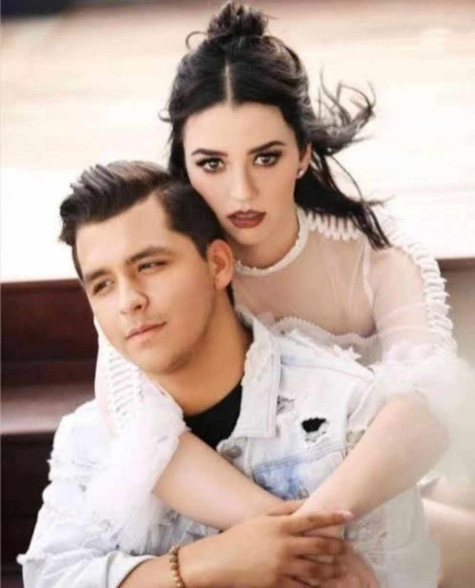 En 2017 Christian Nodal comenzaba a destacar en la música y tuvo una relación amorosa con Estibaliz Badiola. Pero terminaron. Foto: Especial