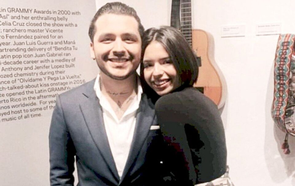 ¿Christian Nodal le dio un anillo de compromiso a Ángela Aguilar?