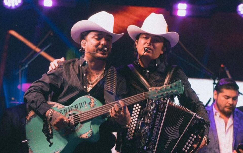 Los Dos Carnales cancelan conciertos, tras fuerte accidente