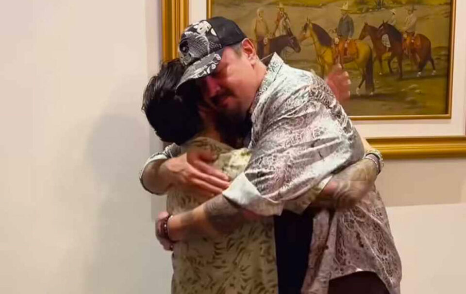 Christian Nodal festeja a su suegro Pepe Aguilar en su cumpleaños