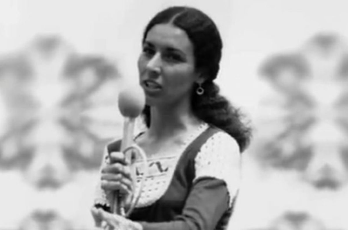 6. "La Adelita" - Amparo Ochoa