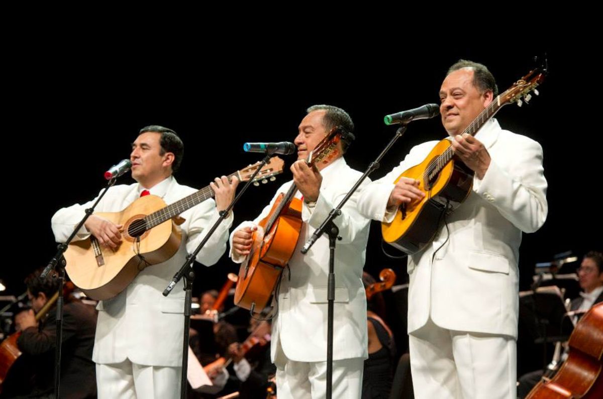 8. "La Cucaracha" - Los Panchos