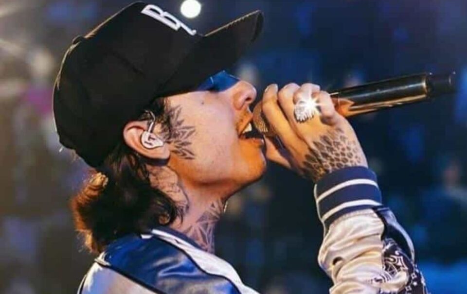 Natanael Cano golpeó a su seguridad por un fan