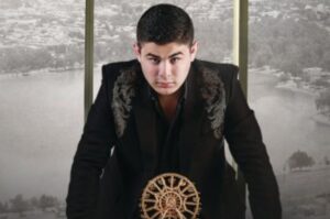 Carlos Rivera de la mano de Alfredo Olivas le entra al norteño 1