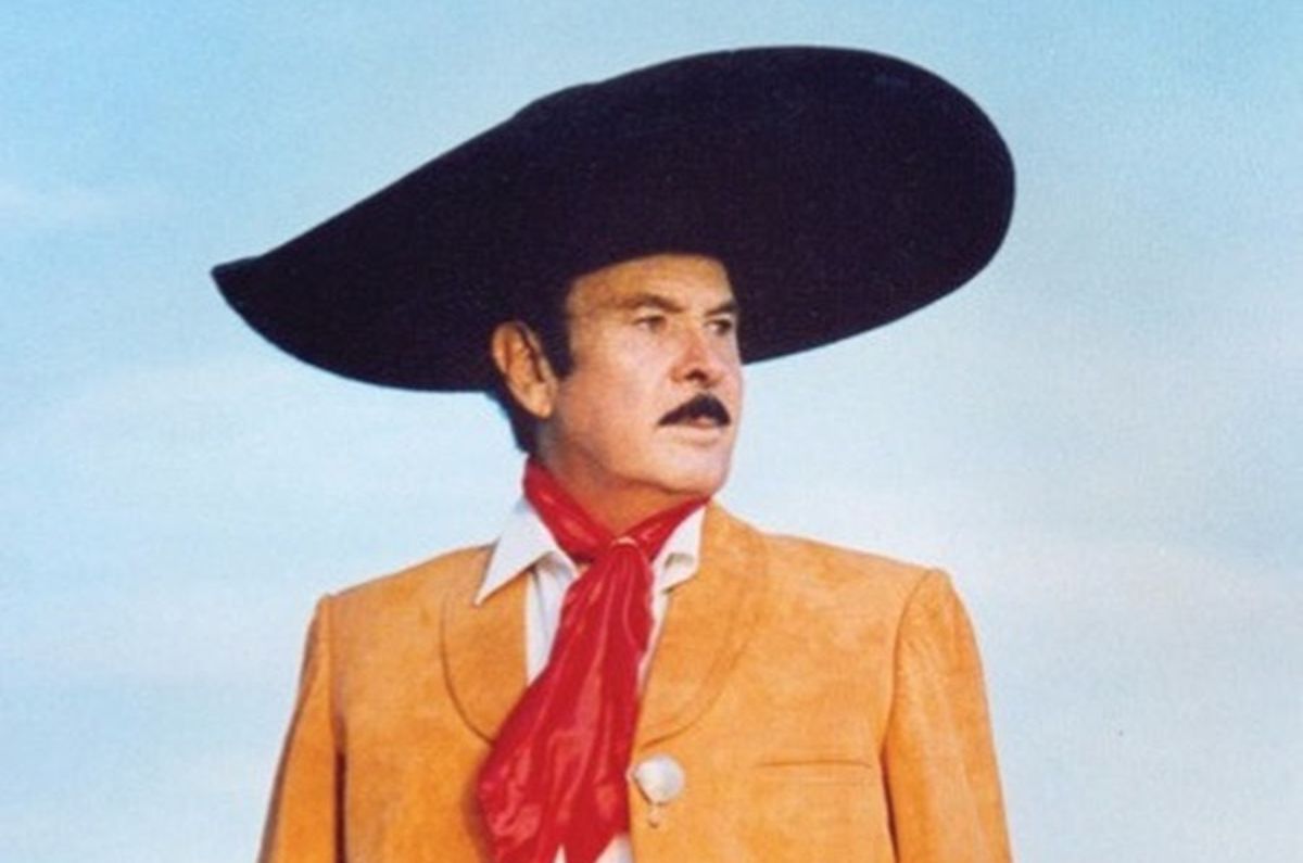 "Un Puño de Tierra" - Antonio Aguilar 