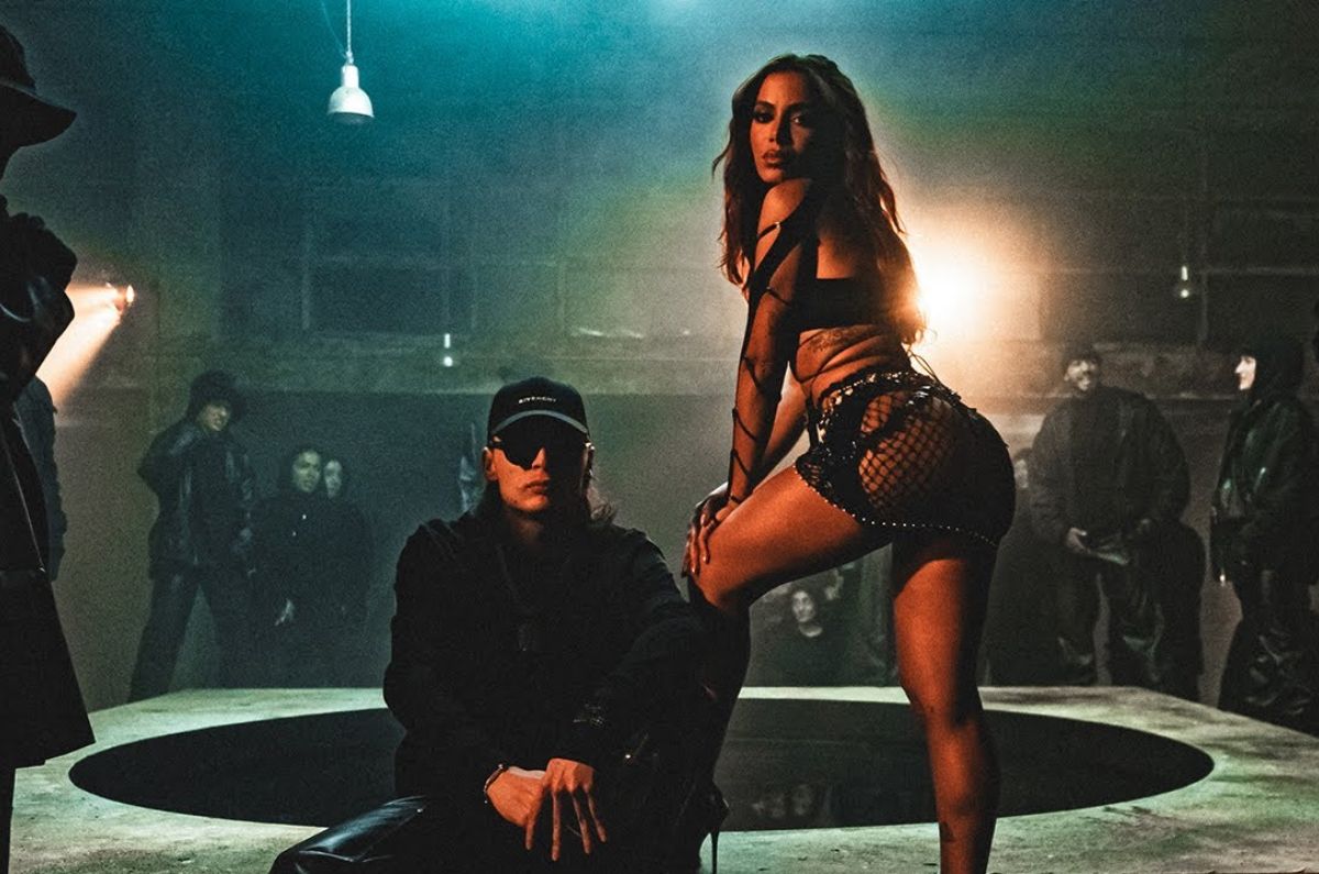 Bellakeo- Peso Pluma ft Anitta