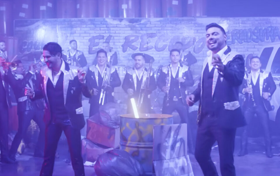 Banda El Recodo estrena “Coqueto Tazo Dorado”