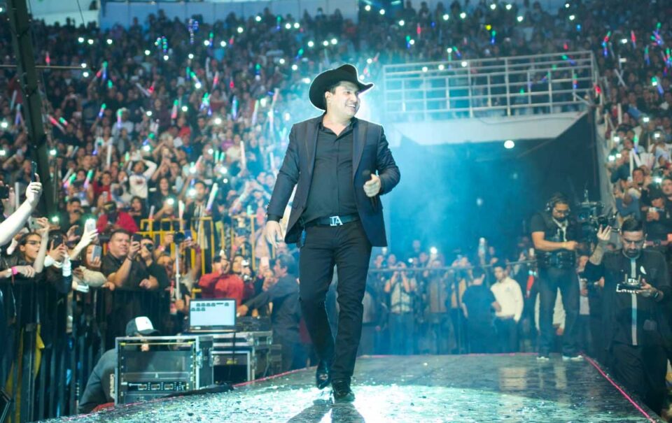 Julión Álvarez está preparado para cantar en el SoFi Stadium