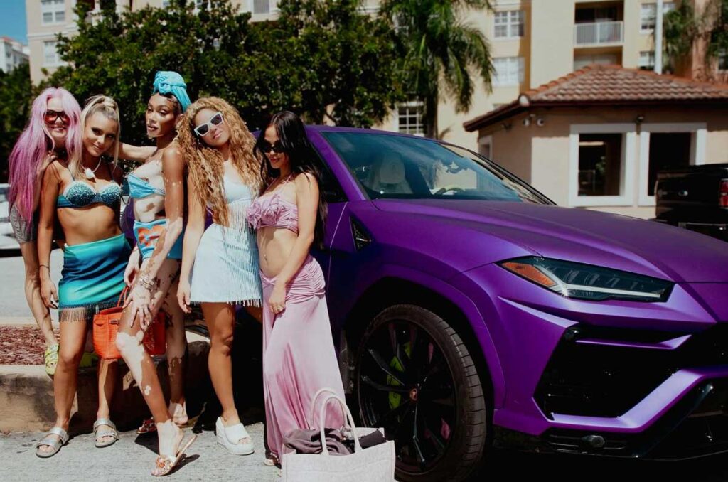 Shakira regala Lamborghini