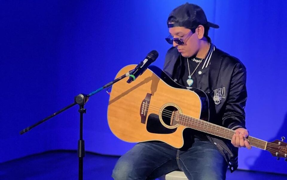 Víctor Ortega sufre por amor en “La última noche”