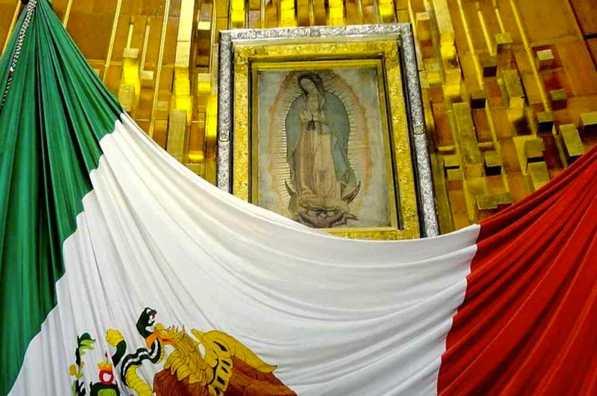 Cantos a la Virgen de Guadalupe con banda y norteño