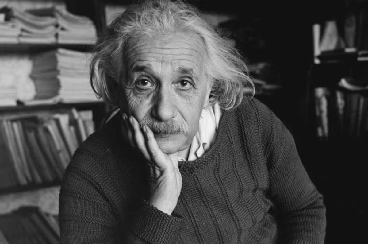 “La vida es como montar en bicicleta. Para mantener el equilibrio, debes seguir adelante." - Albert Einstein