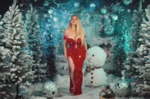 Marisol Terrazas canta su propia versión de “Santa Baby”