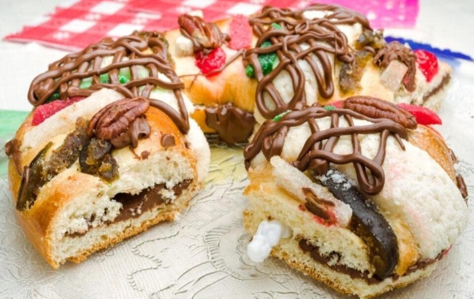 Crean Rosca de Reyes con Niño Dios de oro de 14 kilates