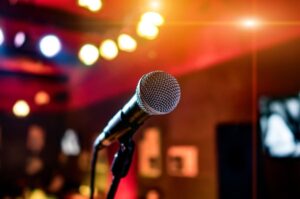 Las 5 mejores canciones de banda para cantar a todo pulmón en el karaoke