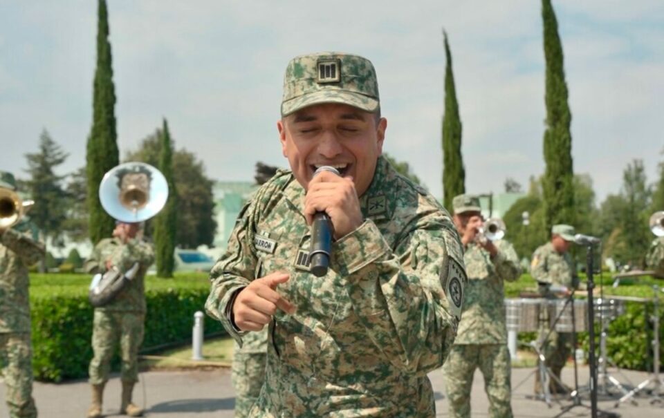 ¿Quién es Eddy Barrón y que son los corridos militares?
