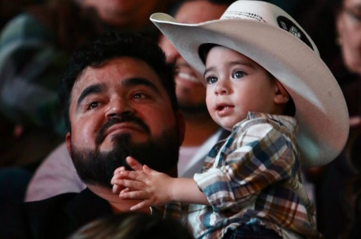leonardo-javier-el-nino-mas-fan-de-los-tigres-del-norte-3