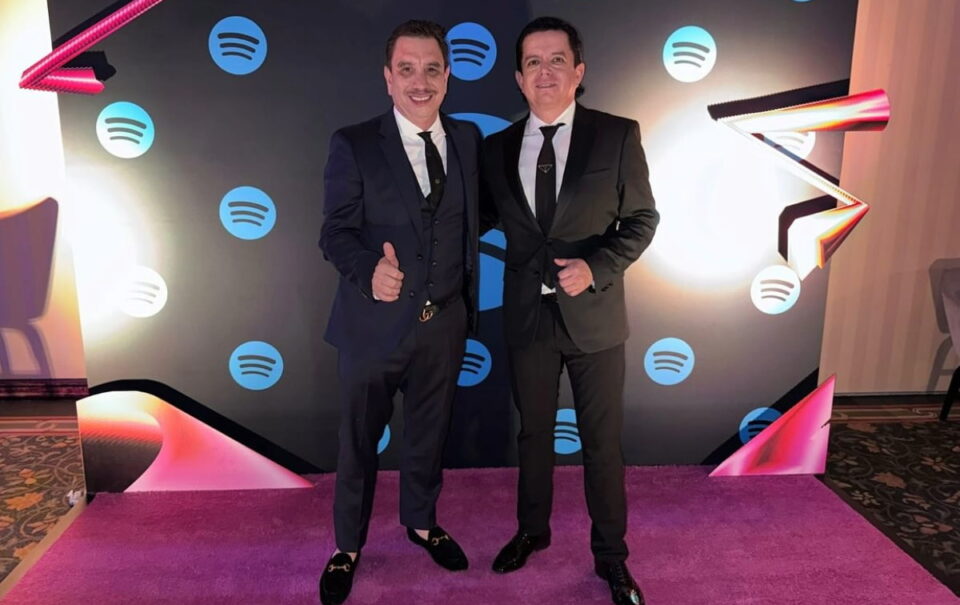 Los Alegres del Barranco lideran esta lista de Billboard pese a polémica de narcocorridos