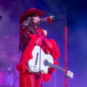 ana barbara con guitarra concierto