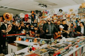 De México para el mundo: Así suena el segundo Tiny Desk de Carin León