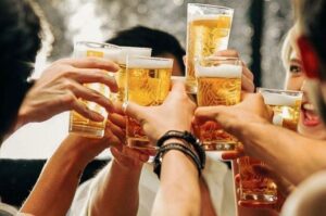 7 corridos que desde que inician dan sed de la peligrosa
