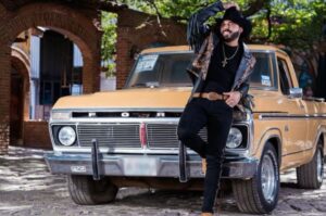 Saúl ‘El Jaguar’ nos hace llorar con su nueva música desde el corazón