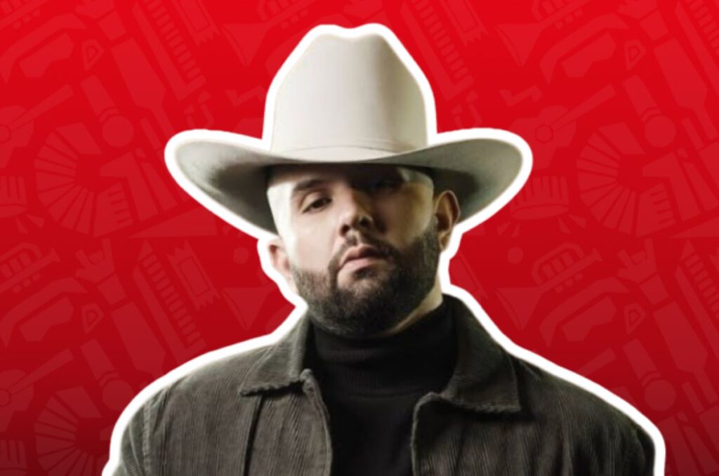 ¿Por qué Carin León siempre lleva el sombrero chueco?