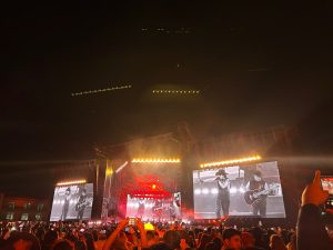 Desafía la lluvia y conquista: así se vivió el concierto Fuerza Regida en el Estadio GNP