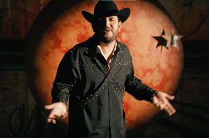 “Piedras a la Luna”, este es el significado REAL de la nueva canción de Edén Muñoz