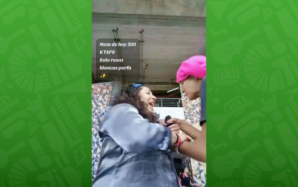 VIDEO: Cantante es golpeada por extranjera mientras cantaba canción de regional