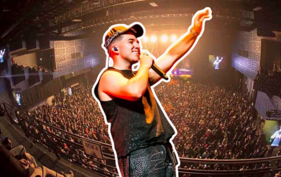 Eslabón Armado conquista el Pepsi Center con su “Vibras de noche Tour”