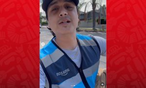 De cantante a repartidor, ¿Regulo Caro ahora trabaja para Amazon?