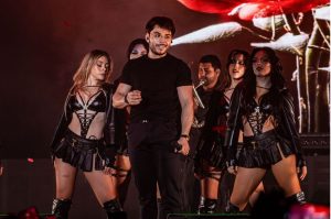 Tito Double P arranca su gira ¡Ay Mamá! en México con un Palacio de los Deportes lleno
