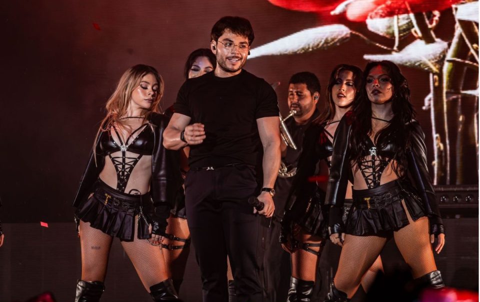 Tito Double P arranca su gira ¡Ay Mamá! en México con un Palacio de los Deportes lleno