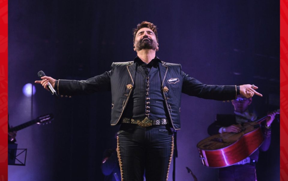 Alejandro Fernández hace vibrar un Estadio GNP repleto con su gira “De Rey a Rey”