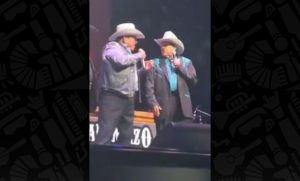 VIDEO: Lalo Mora y Rosendo Cantú discuten en pleno concierto de “Palomazo Norteño”