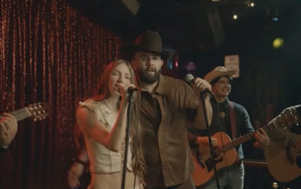 “Pero yo sí”, de Yami Safdie y Carin León: letra y significado