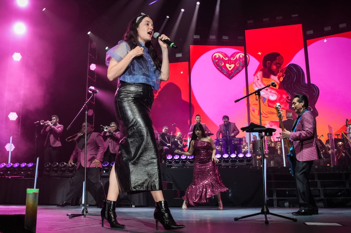 Ximena Sariñana fue la segunda invitada especial. FOTO: JOSÉ JORGE CARREÓN