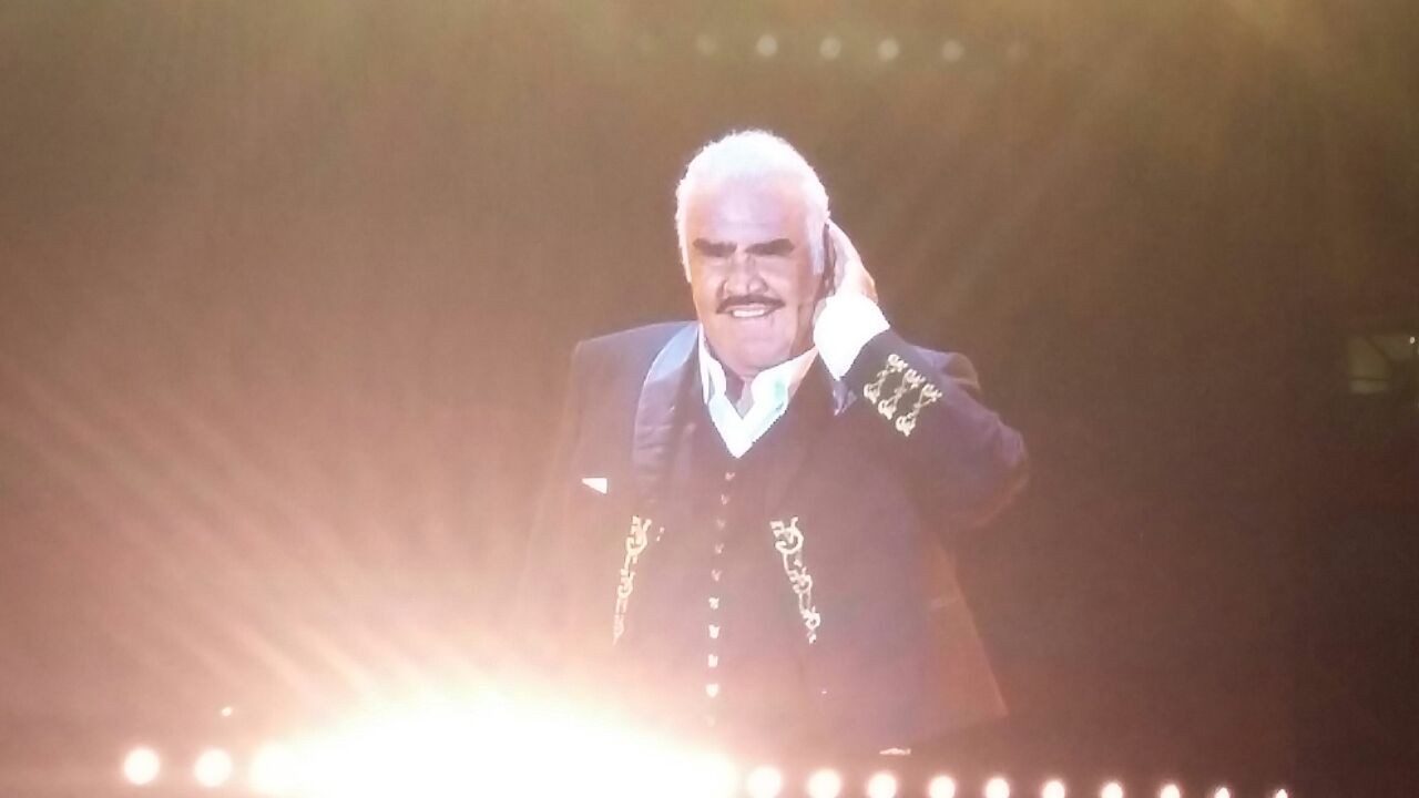 Así de bueno estuvo el concierto despedida de Vicente Fernández