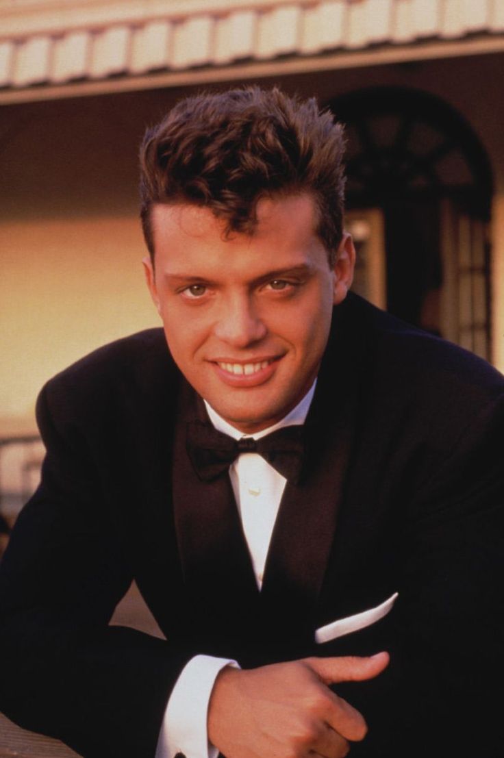 6 Luis Miguel